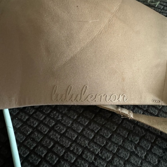 Excellent condition. Just a bit wrinkled from the drawer - Picture 4 of 6